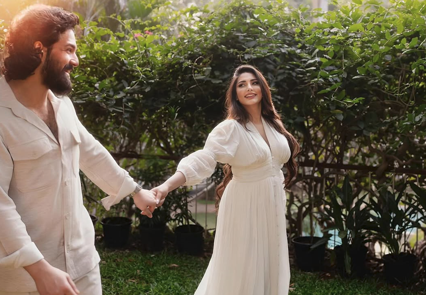 நாகார்ஜுனாவின் மகன் அகிலை விட அவரது காதலிக்கு வயது அதிகம்!