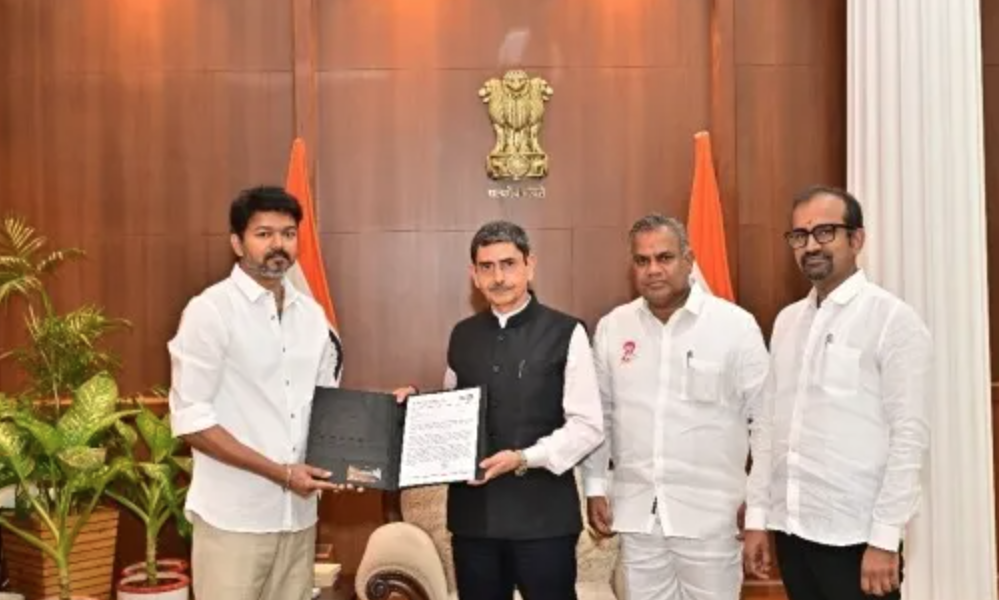 ஆளுநரை சந்தித்த விஜய்: பெண்களுக்கான பாதுகாப்பை உறுதி செய்ய மனு!