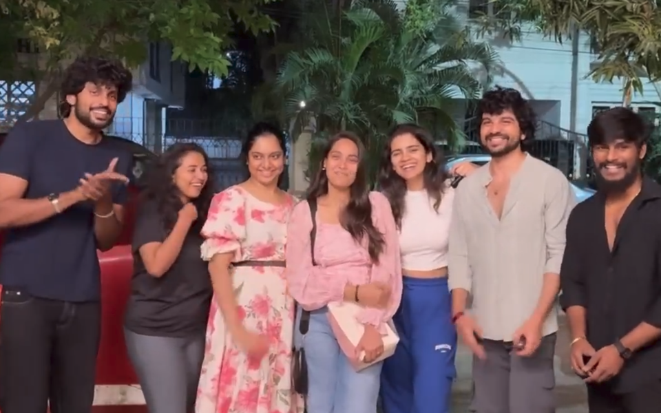 பவித்ராவின் பிறந்தநாள் கொண்டாட்டம்: பிக் பாஸ் நட்சத்திரங்களுடன் மகிழ்ச்சி!