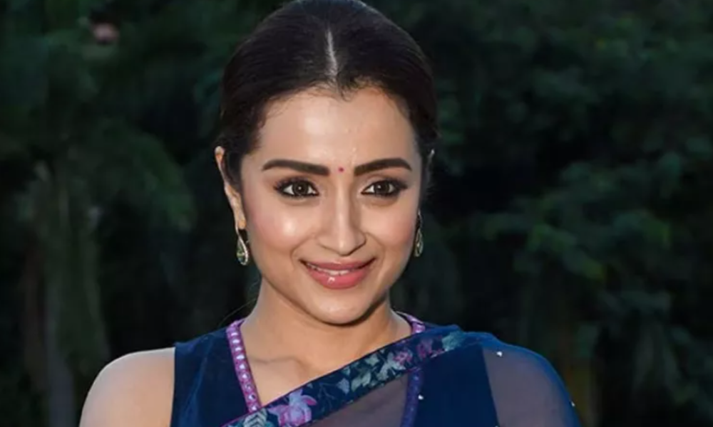 திரிஷா ஹீரோயின் ஆனது எப்படி? உண்மையை சொன்ன ராதாரவி..