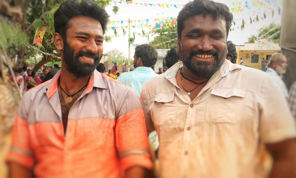 மதயானைக் கூட்டம் இயக்குனர் விக்ரம் சுகுமாரன் திடீர் மரணம் – பேருந்து பயணத்தின்போது மாரடைப்பு..