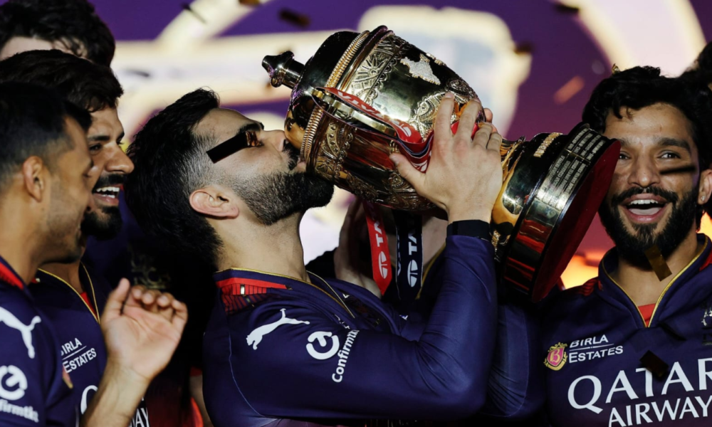 பல போராட்டங்கள் கடந்த பின்னரும் IPL ஜெயித்த RCB – பிரபலங்கள் பகிர்ந்த எமோஷ்னல் டுவிட்..