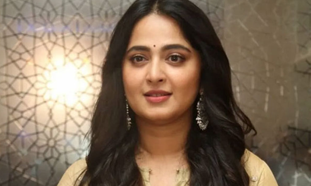 43 வயதிலும் திருமணம் செய்யாத அனுஷ்கா – தனது முதல் காதலை பற்றி மனம் திறந்தார்!