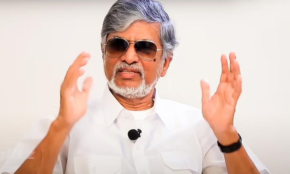 கரூர் மரணங்கள்: “நாங்களும் ஆழ்ந்த மன வேதனையில் இருக்கிறோம்” – எஸ்.ஏ. சந்திரசேகர்