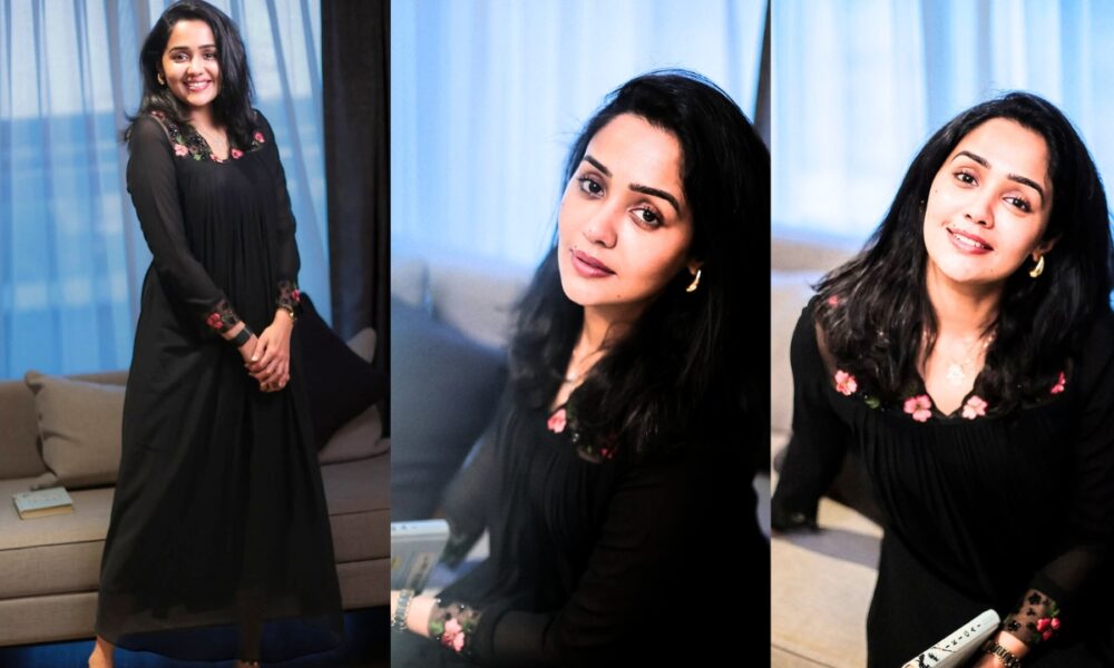 இணையத்தை கலக்கும் அனன்யாவின் லேட்டஸ்ட் போட்டோஷூட் – வைரலாகும் புகைப்படங்கள் 📸🔥