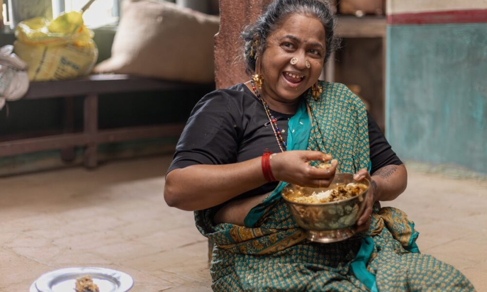 🔥 ராதிகாவின் ‘தாய் கிழவி’ முதல் விமர்சனம் – சிரிப்பில் கலக்கும் படமா? பெரிய எதிர்பார்ப்பு!