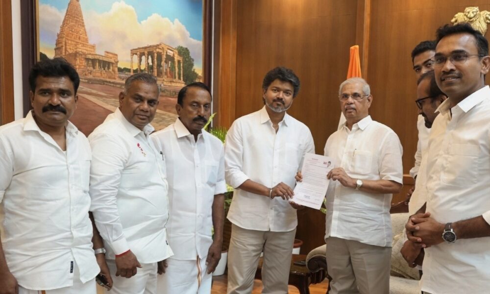 🔥 “முதல்வர் நாற்காலிக்கு அருகில் விஜய்!” தமிழக அரசியலில் பரபரப்பு